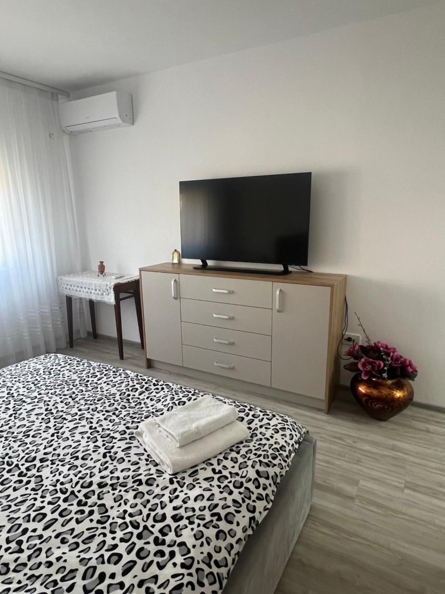 Apartament Tudor ออราแด ภายนอก รูปภาพ